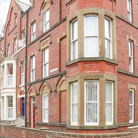 Апартаменты St Hilda'S Corner House Уитби Экстерьер фото