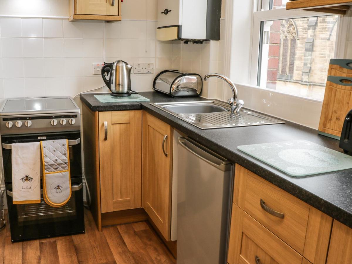 Апартаменты St Hilda'S Corner House Уитби Экстерьер фото
